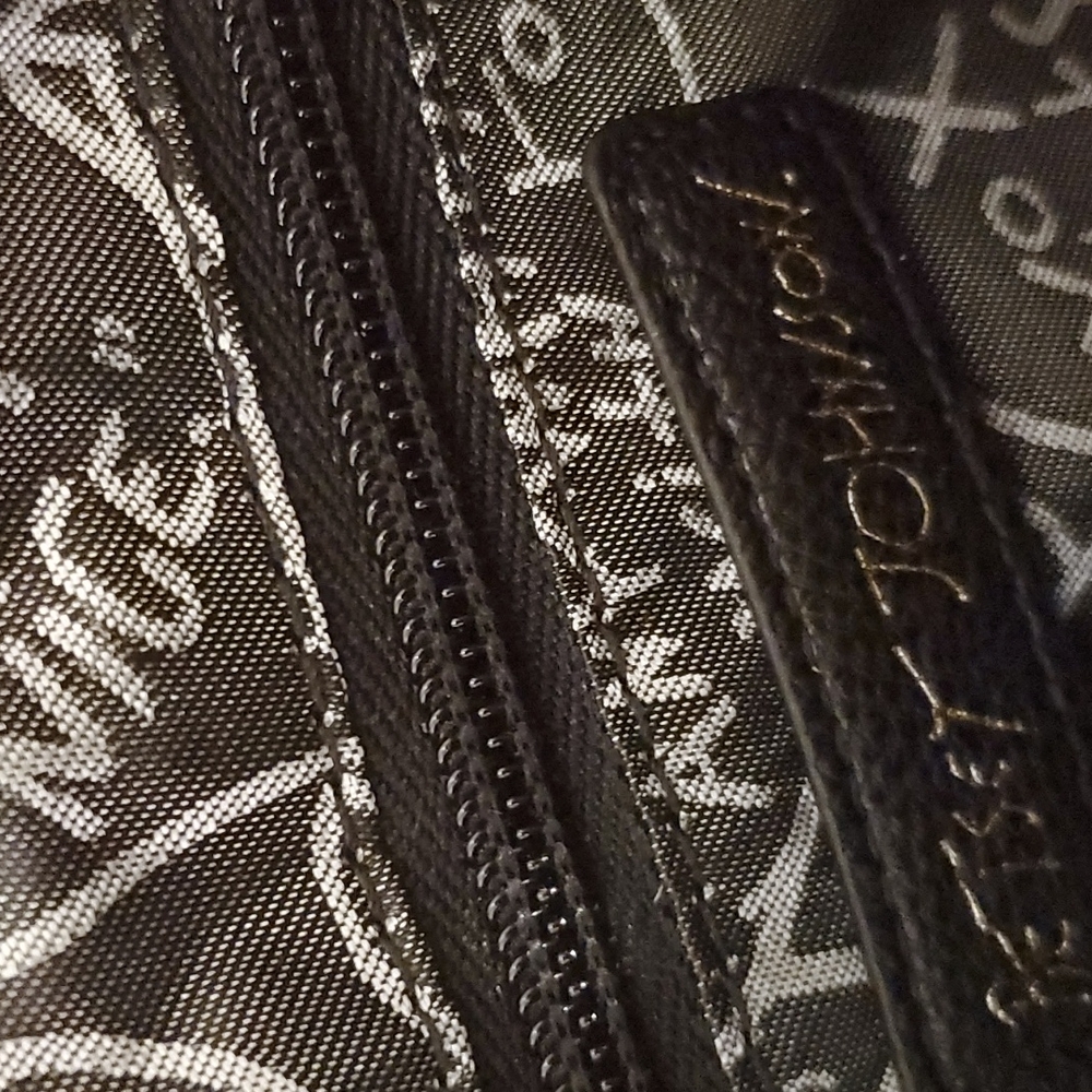 Betsey Johnson White Quilted Heart Crossbody Purse - Picture 9 of 9